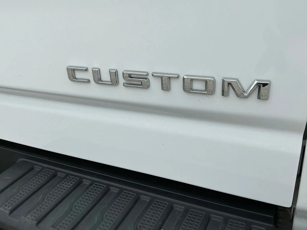 Used 2024 White Chevrolet Custom image 30