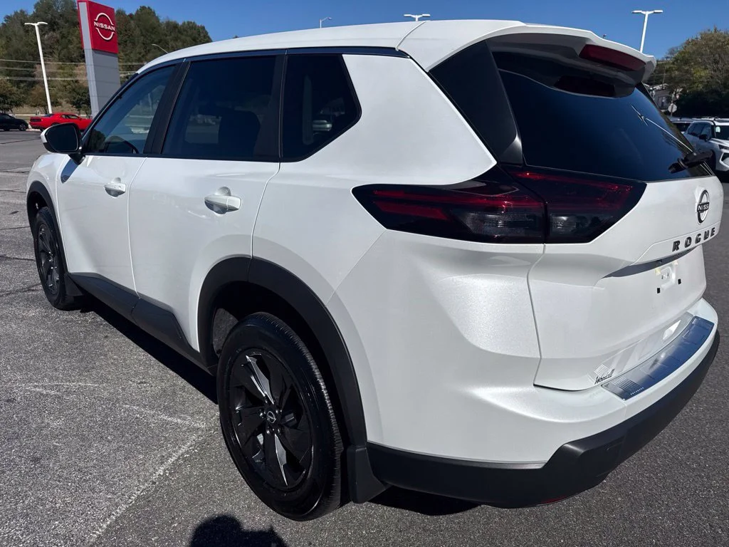 Used 2026 Everest White Nissan SV image 6