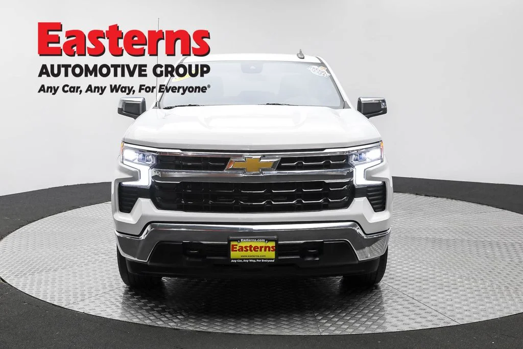 Used 2022 White Chevrolet LT image 2
