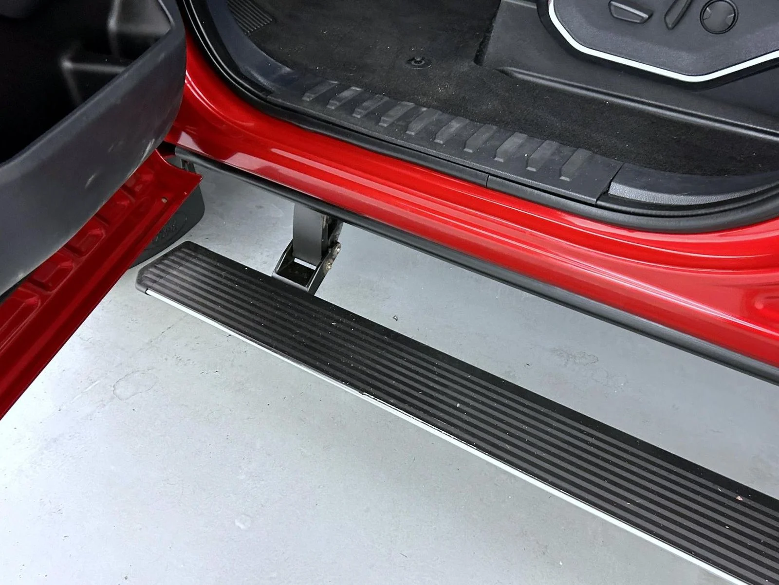 Used 2023 Red Ford Lariat image 9