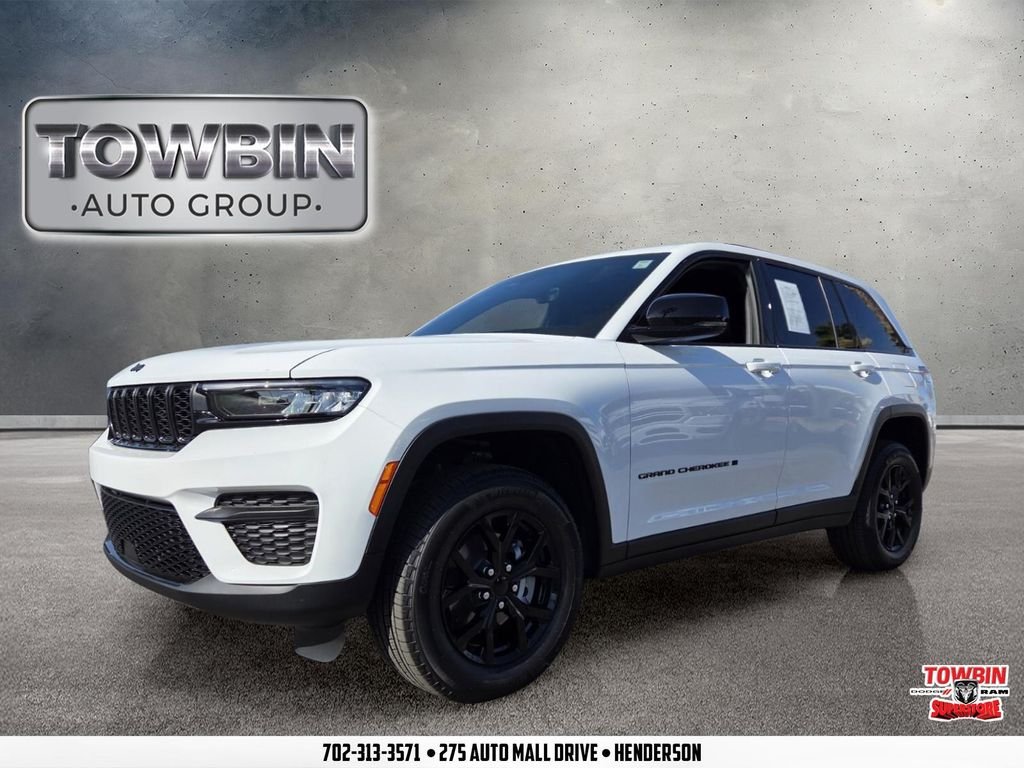 Used 2025 White/off-white Jeep  image 1