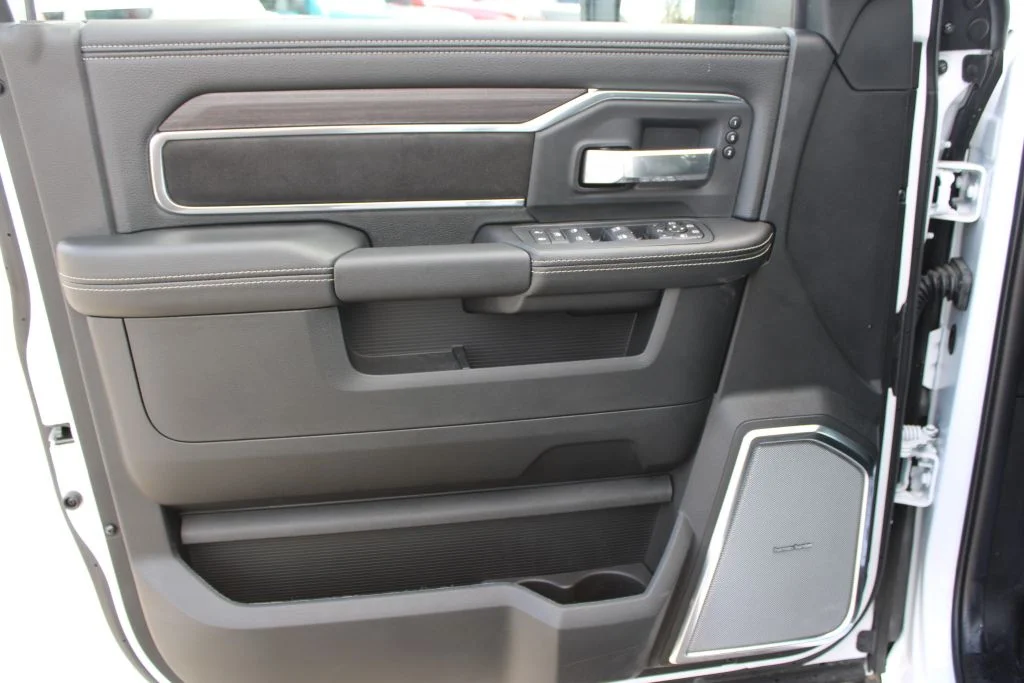 New 2026 Bright White Clear-Coat Exterior Paint Ram Laramie image 34