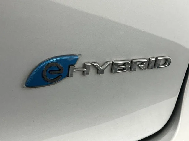 Used 2024 Silver Mist Clearcoat Chrysler Hybrid Select image 32
