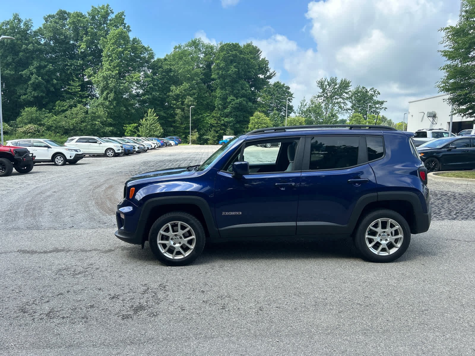 Used 2020 Jetset Blue Clearcoat Jeep Latitude image 4