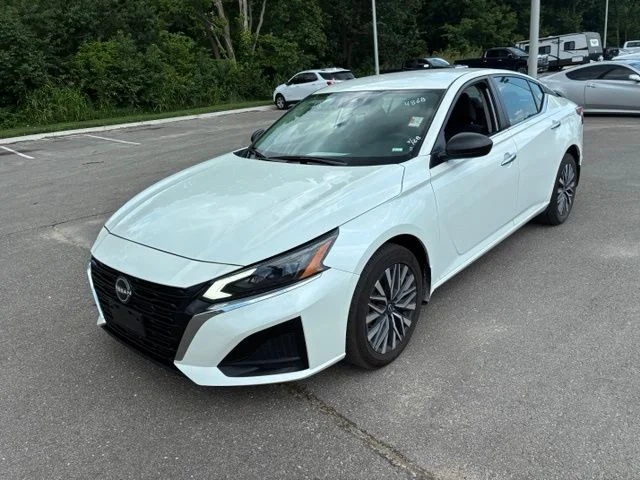 Used 2024 White Nissan 2.5 SV image 3