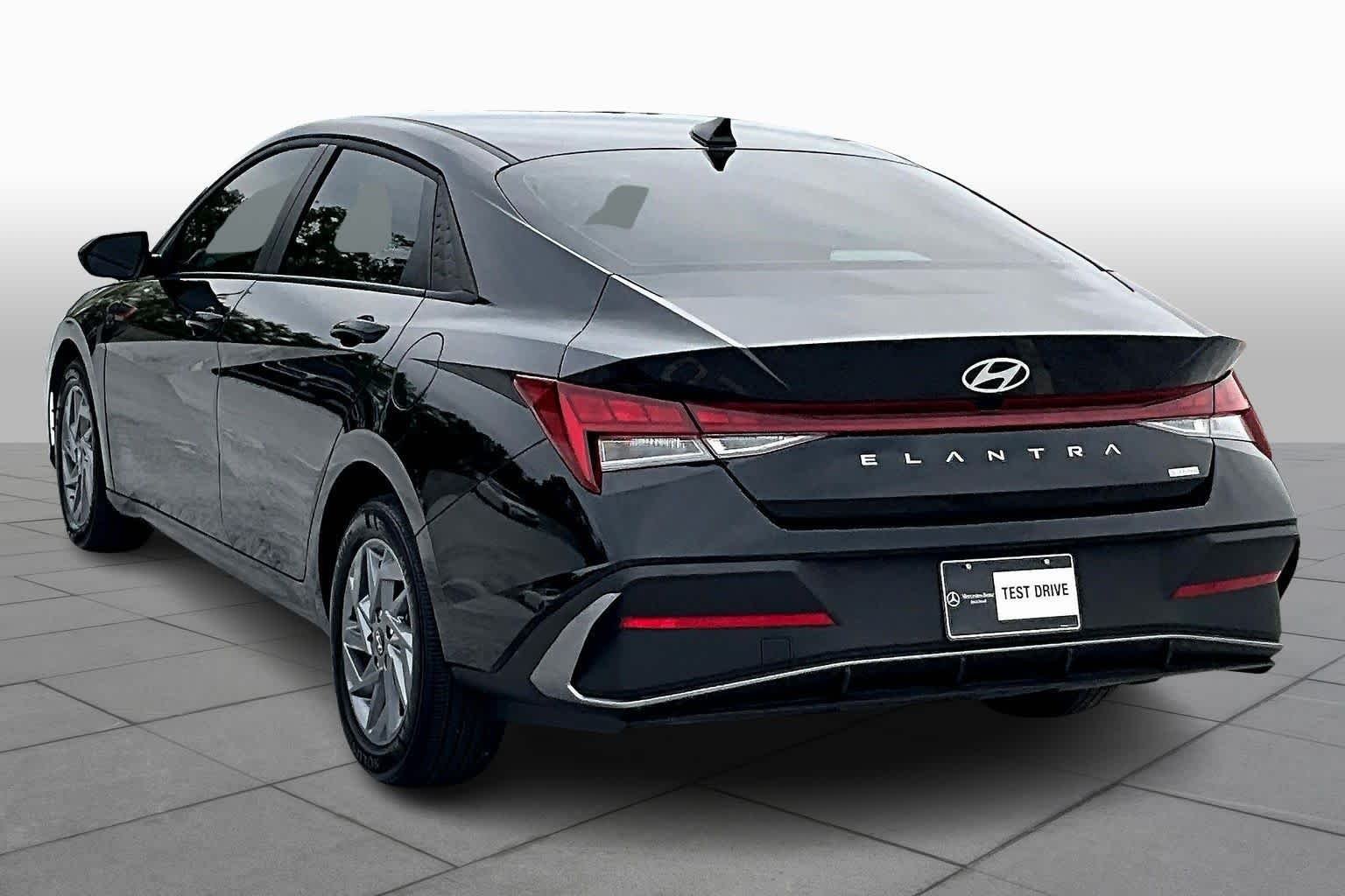 Used 2025 Abyss Black Hyundai Blue image 19