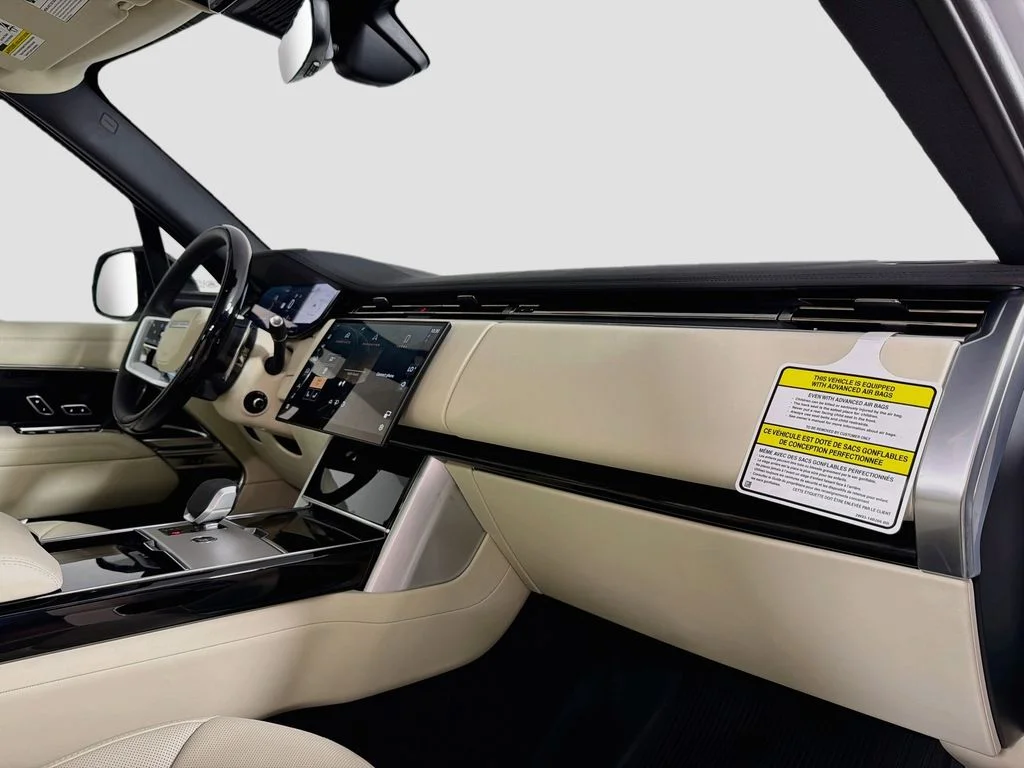 New 2026 Fuji White Land Rover SE image 31