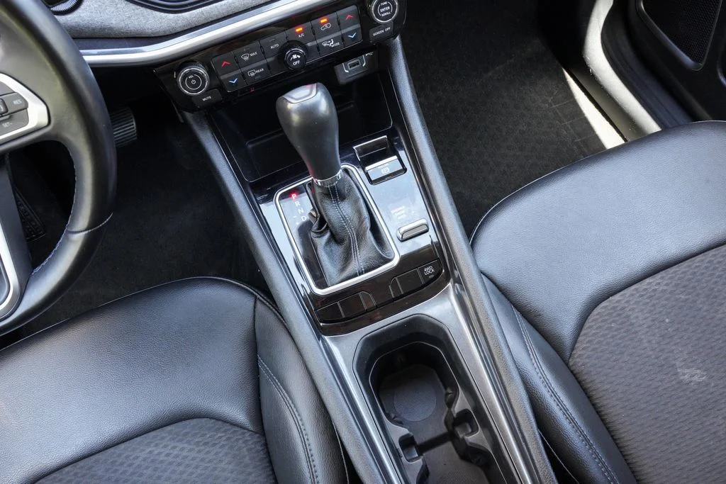 Used 2022 Gray Jeep Latitude image 22