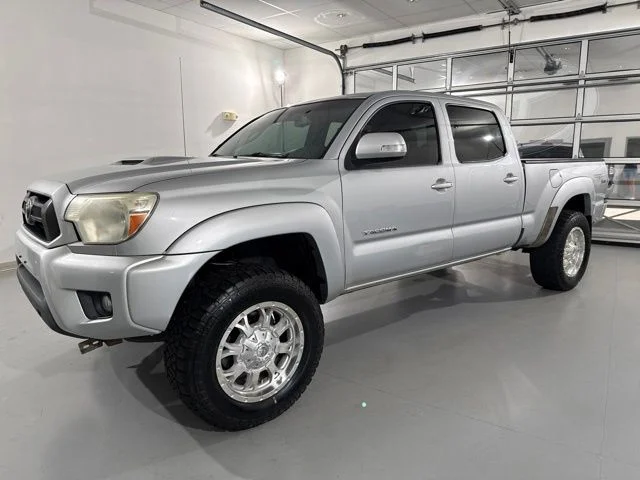 Used 2013 Silver Toyota Base image 3