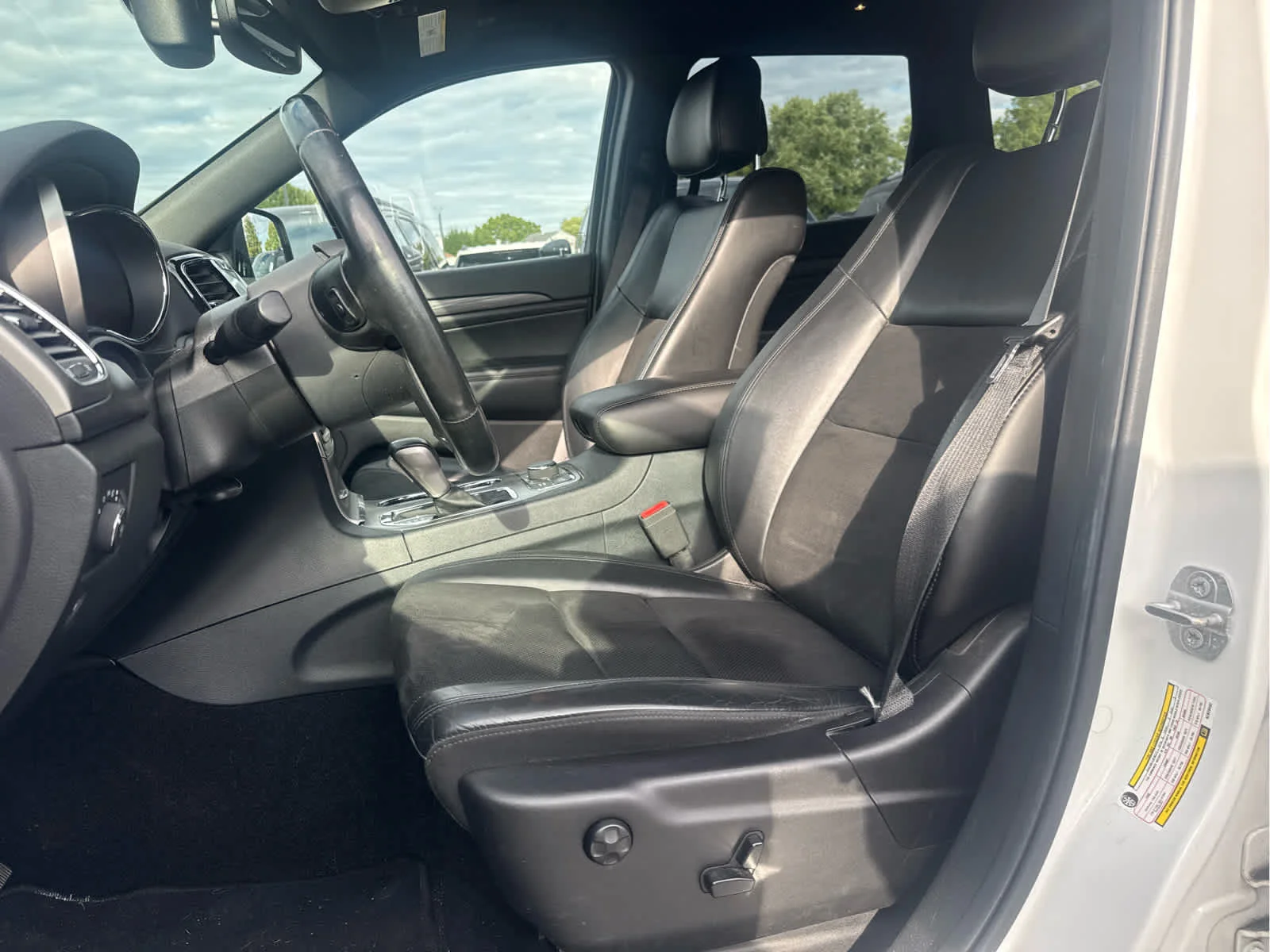 Used 2019 Bright White Clearcoat Jeep Altitude image 10