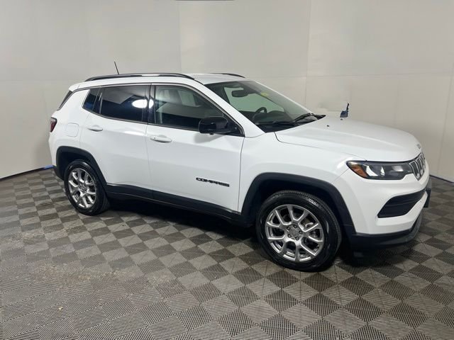 Certified Used 2022 White Jeep Latitude Lux image 12