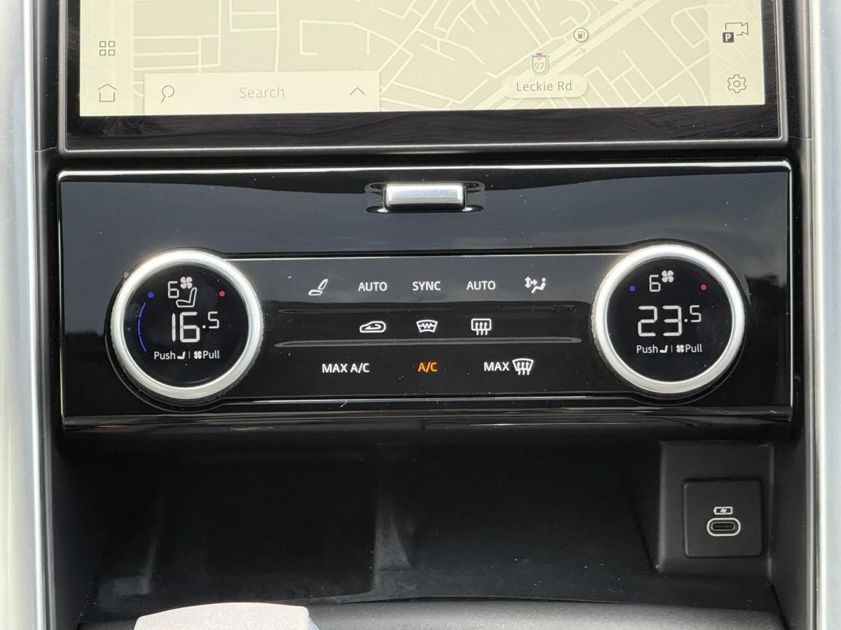 Used 2024 Black Land Rover Dynamic Se image 30