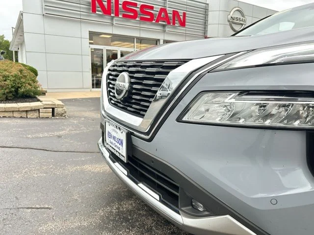 Used 2021 Gray Nissan Platinum image 17