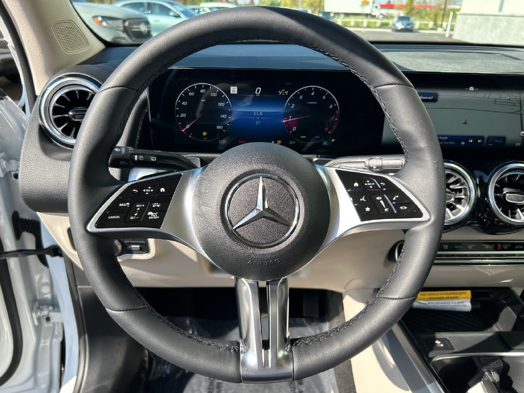 New 2026 Polar White Mercedes-Benz GLB 250 image 18