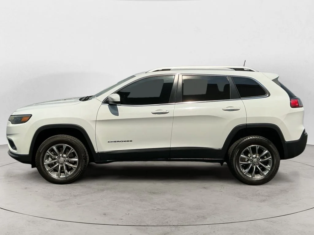 Used 2019 White Jeep Latitude Plus image 8