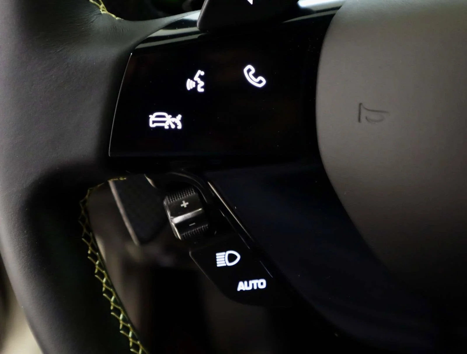 Certified Used 2023 Bianco Avus Ferrari  image 25