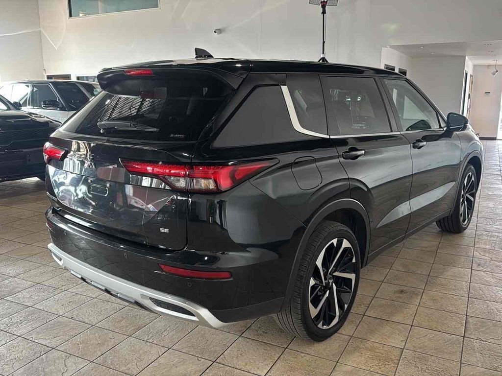 Used 2024 Black Mitsubishi SE Black Edition image 4