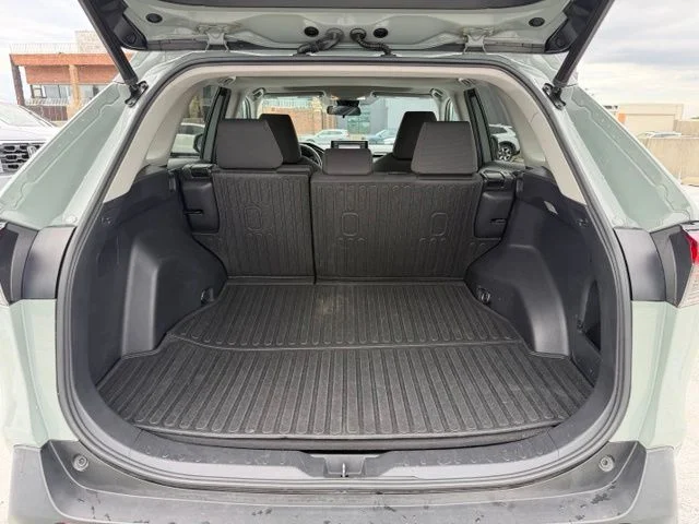 Used 2021  Toyota XLE image 14
