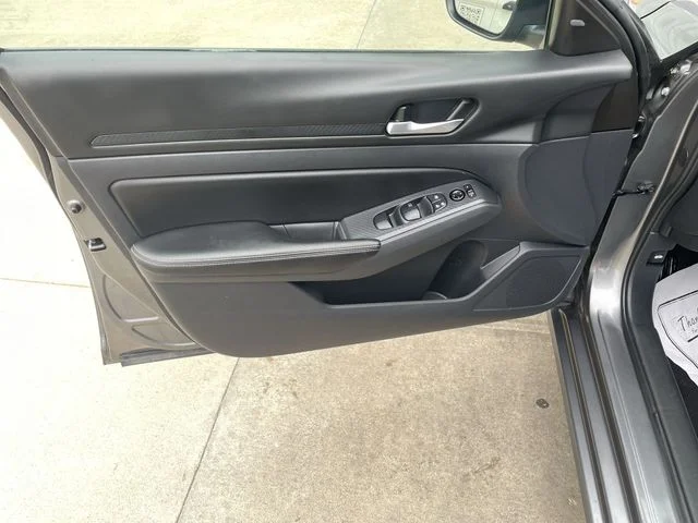 2025 Nissan Altima SV - Photo 14