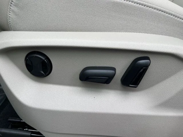 New 2026 White Volkswagen 2.0T SE w/Technology image 22