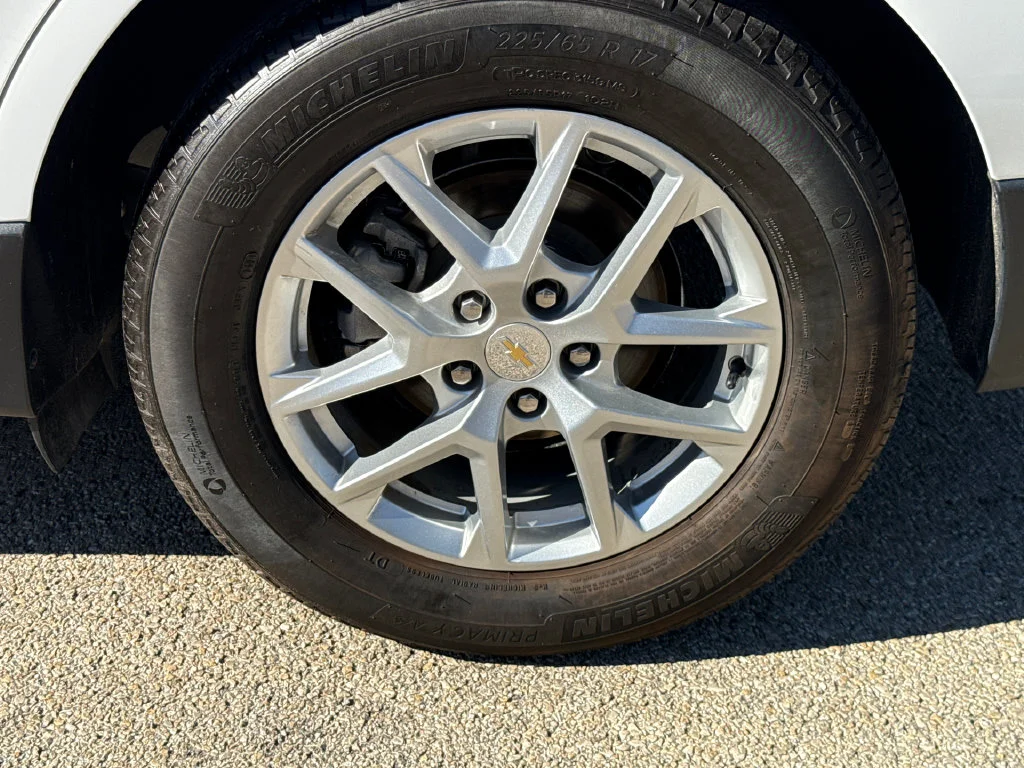 Used 2024 White Chevrolet LT image 9