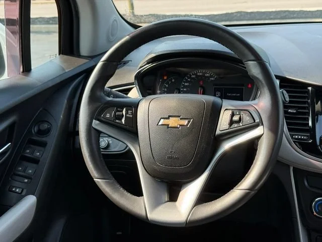 Used 2021 IRIDESCENT PEARL TRICOAT Chevrolet LT image 12