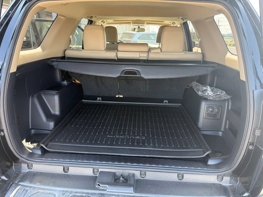 Used 2019 Midnight Black Metallic Toyota SR5 Premium image 15