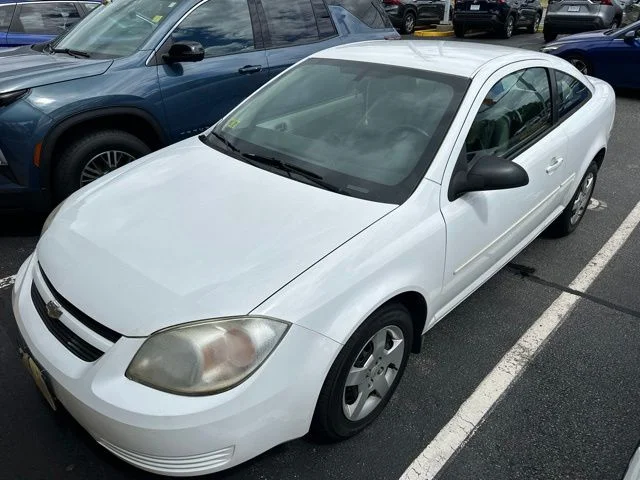 Used 2005 White Chevrolet Base image 4