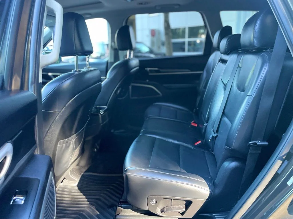 Used 2020 Dark Moss Kia S image 11