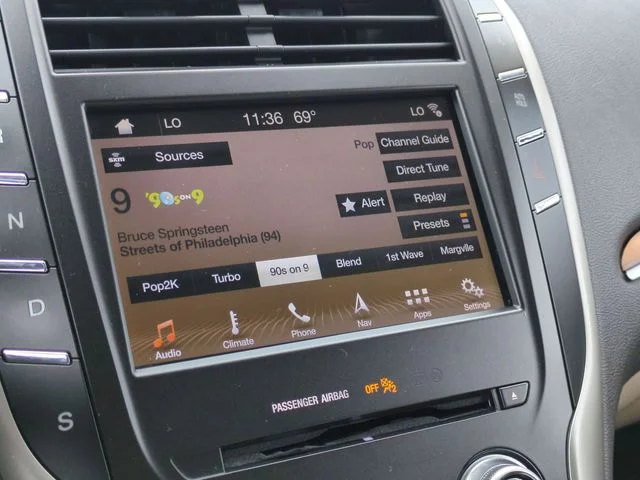 Used 2019 White Lincoln Select image 21