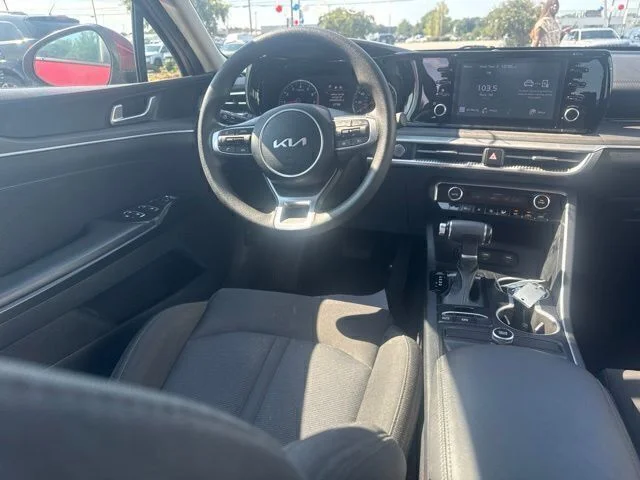 Used 2023 Red Kia LXS image 19