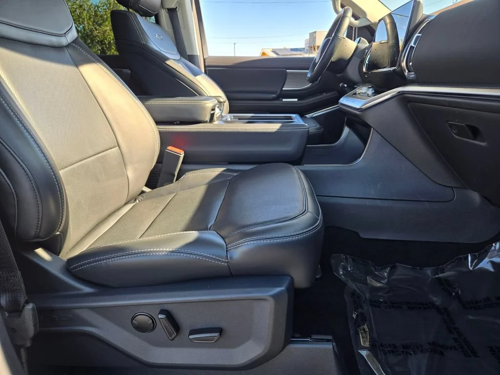 Used 2025 Glacier Gray Meta Ford Platinum image 17