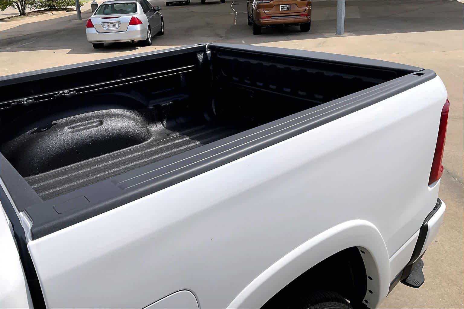 New 2027 Bright White Clear-Coat Exterior Paint RAM Limited image 16