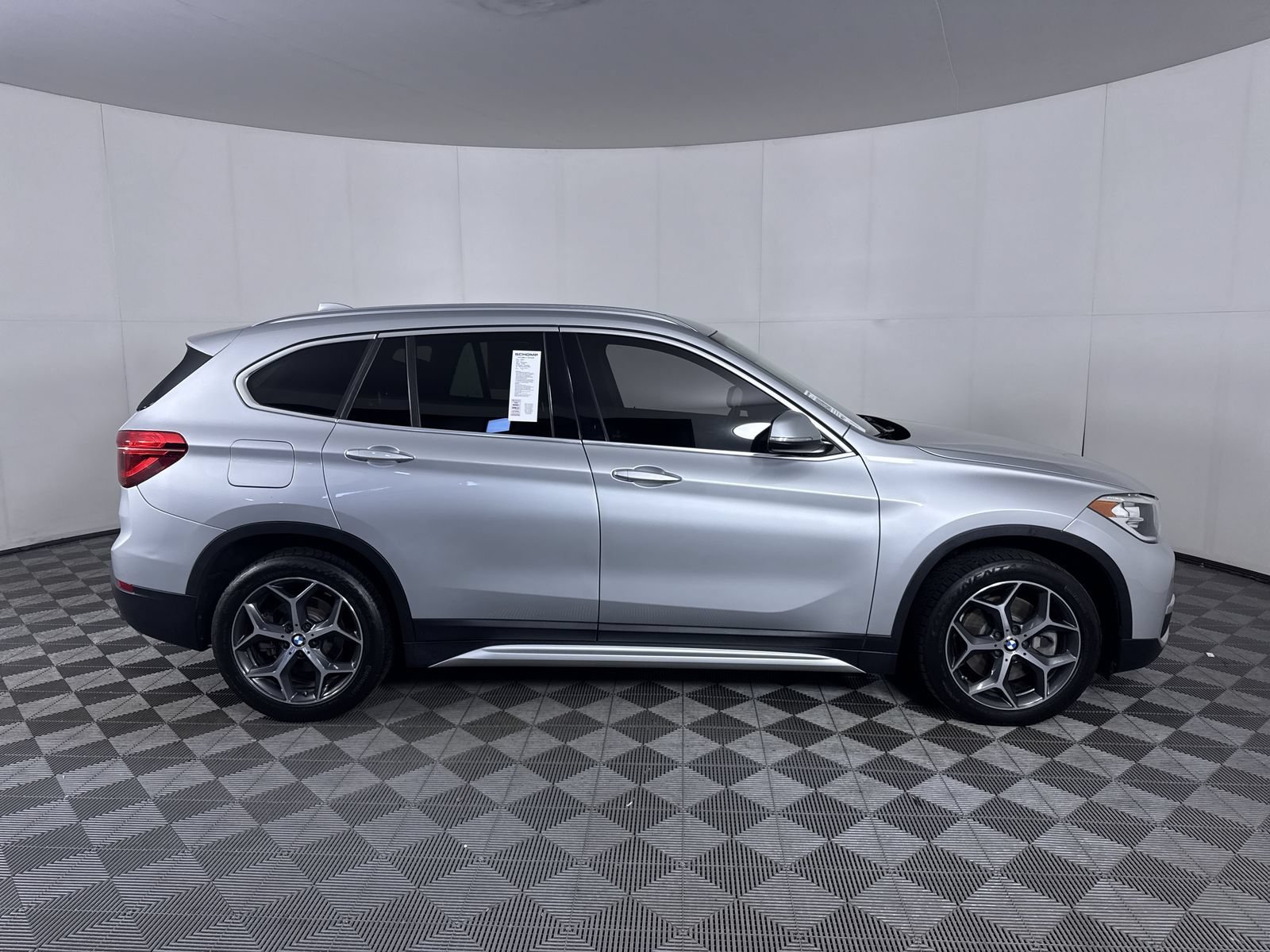 Used 2018 Glacier Silver Metallic BMW xDrive28i image 10