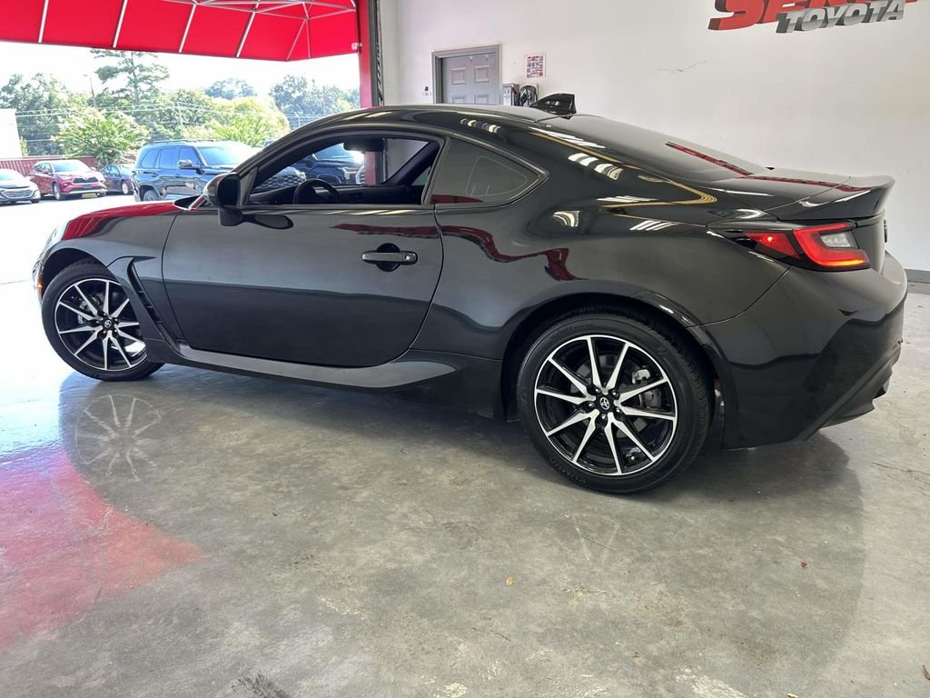 Used 2023  Toyota Base image 6