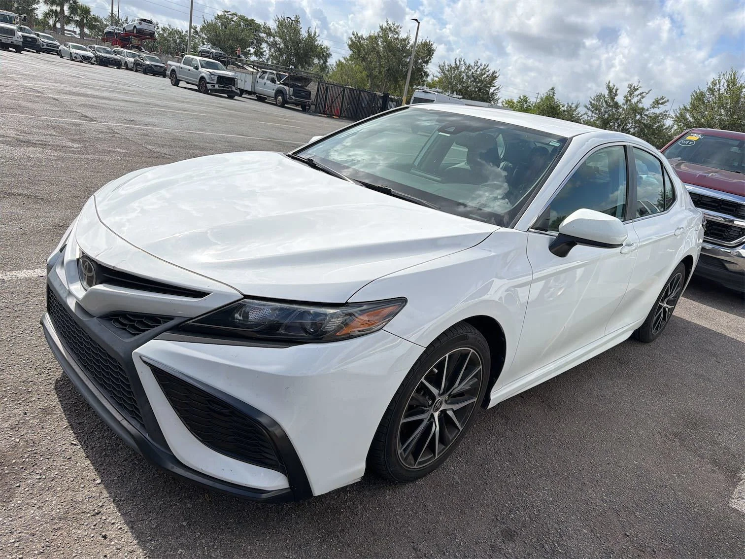 2021 Toyota Camry SE FWD photo