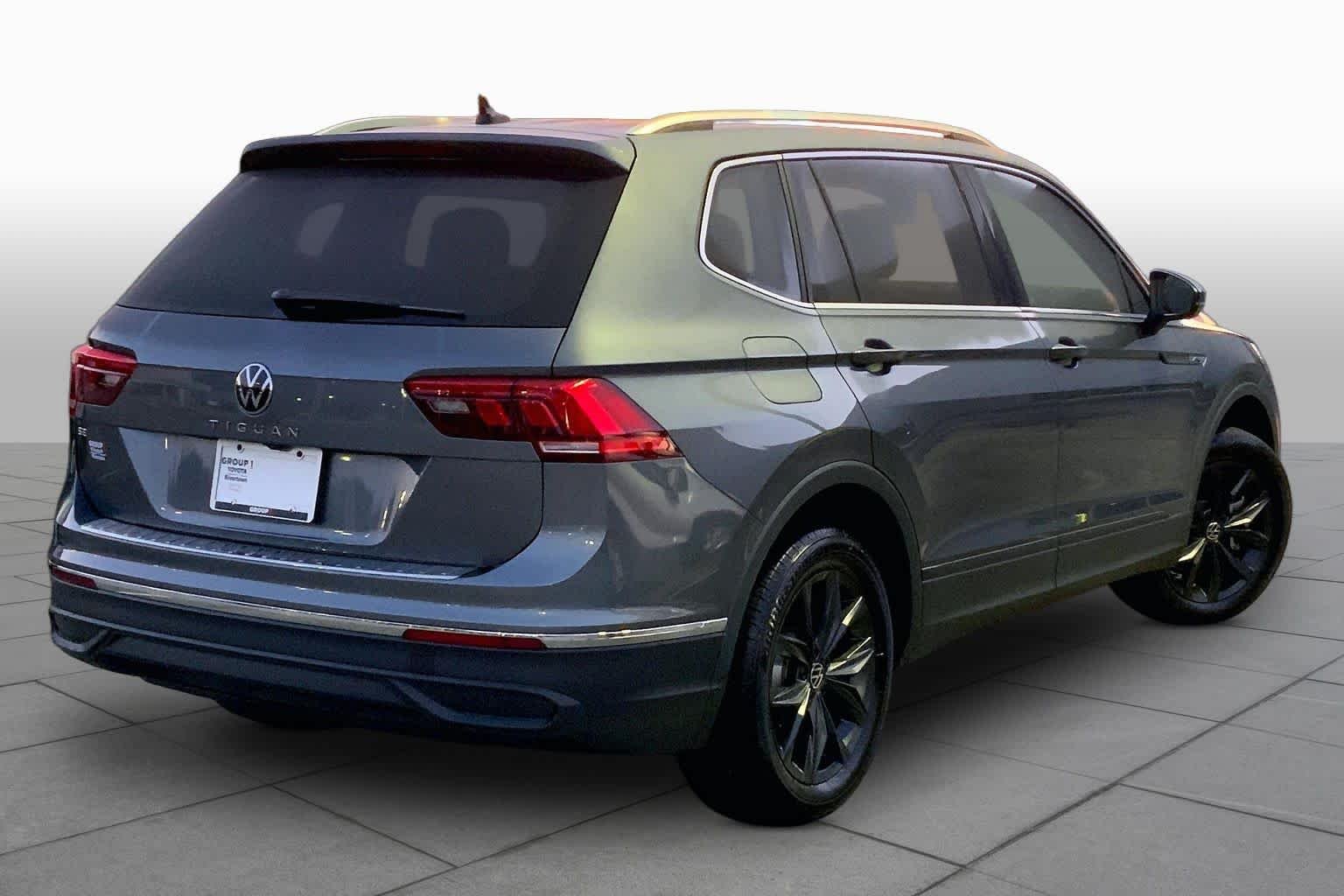 Used 2024 Platinum Gray Metallic Volkswagen SE image 13