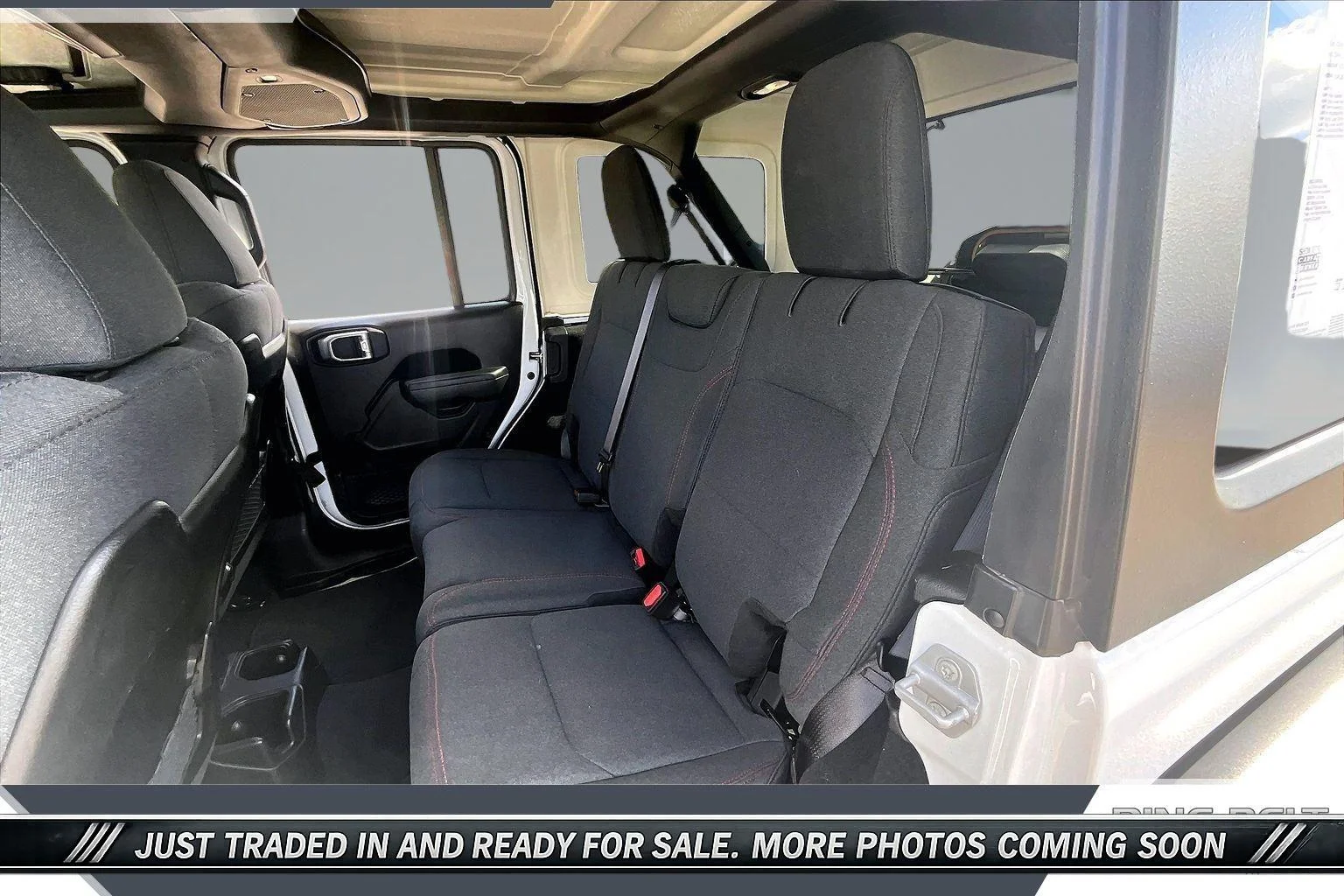 Used 2025 White Jeep 4-Door Rubicon 4x4 image 19