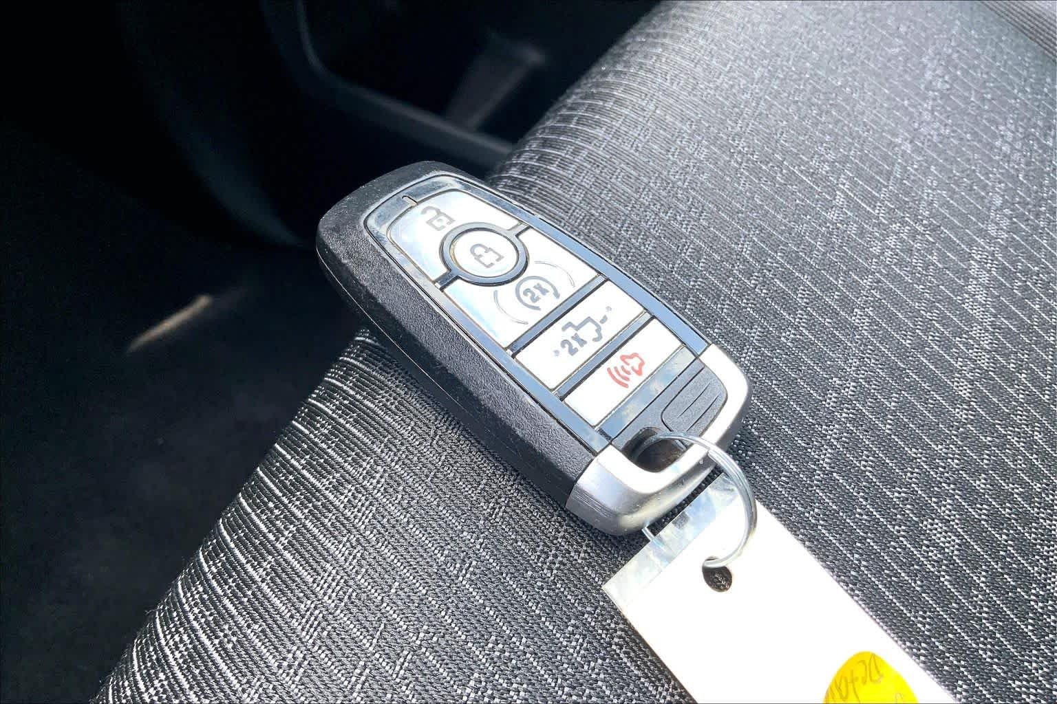 Used 2023 Iconic Silver Ford XLT image 15
