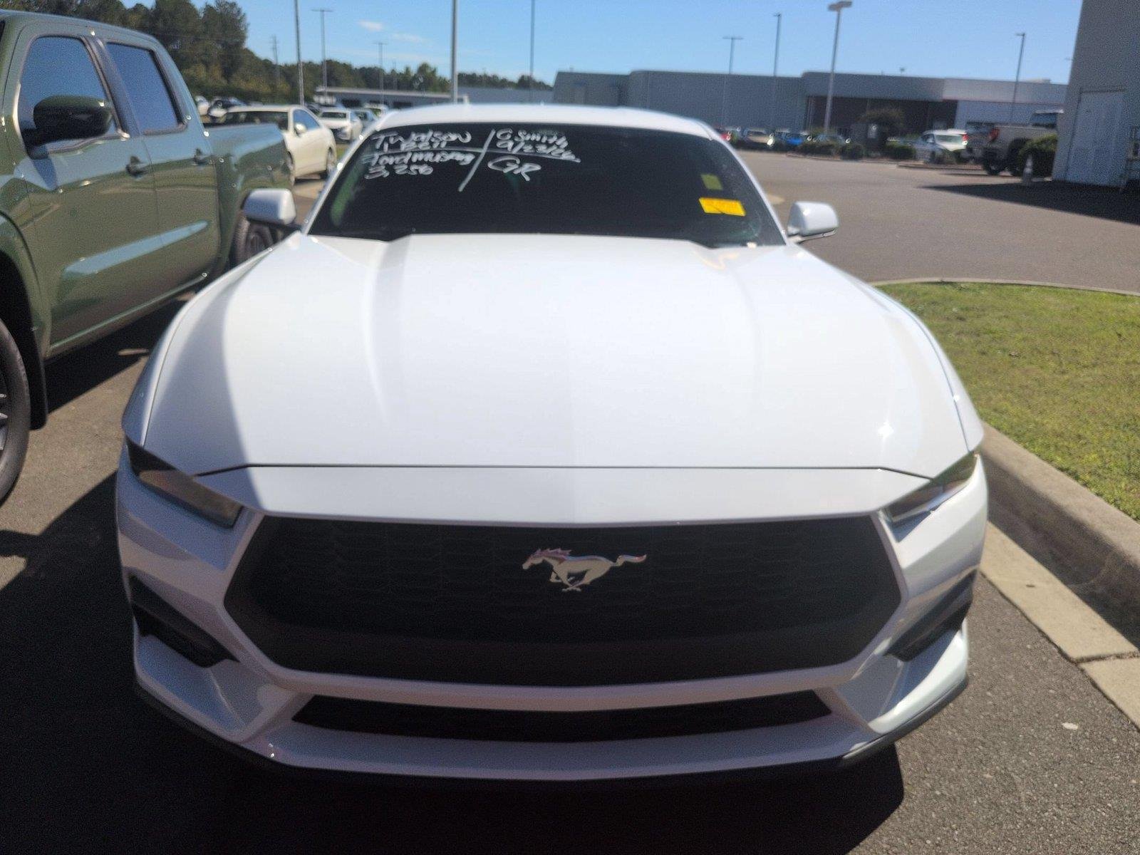 Used 2025 Oxford White Ford EcoBoost image 3