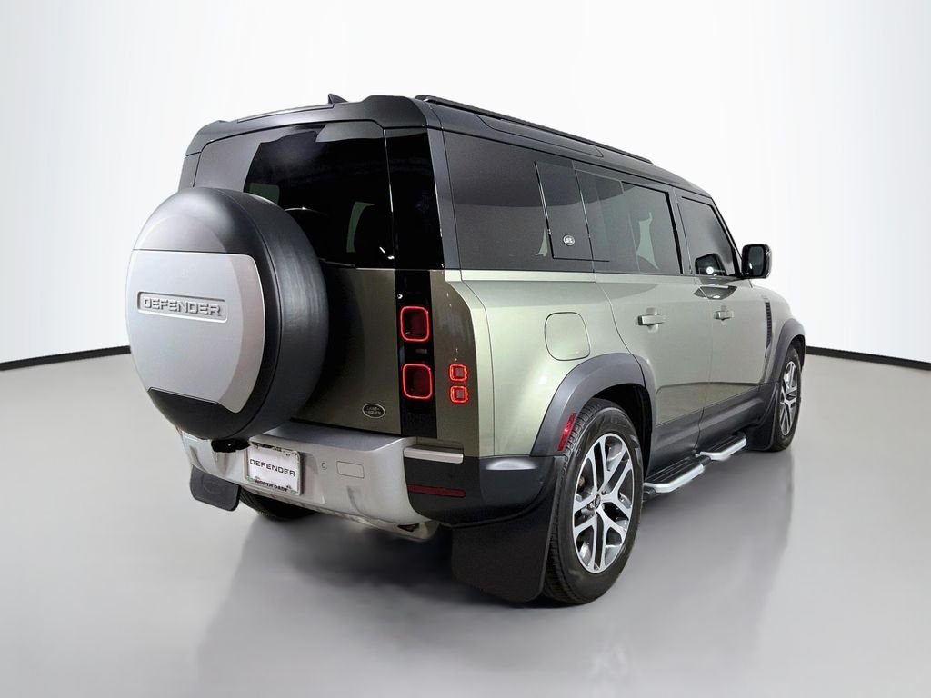 Used 2022 Green Land Rover S image 5