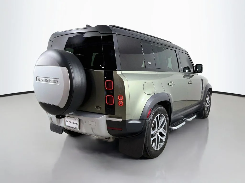 Used 2022 Green Land Rover S image 5