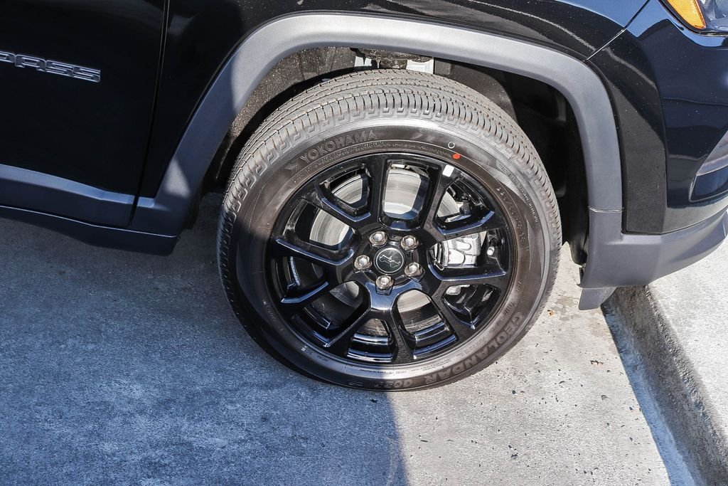 New 2026 Diamond Black Jeep Latitude image 11