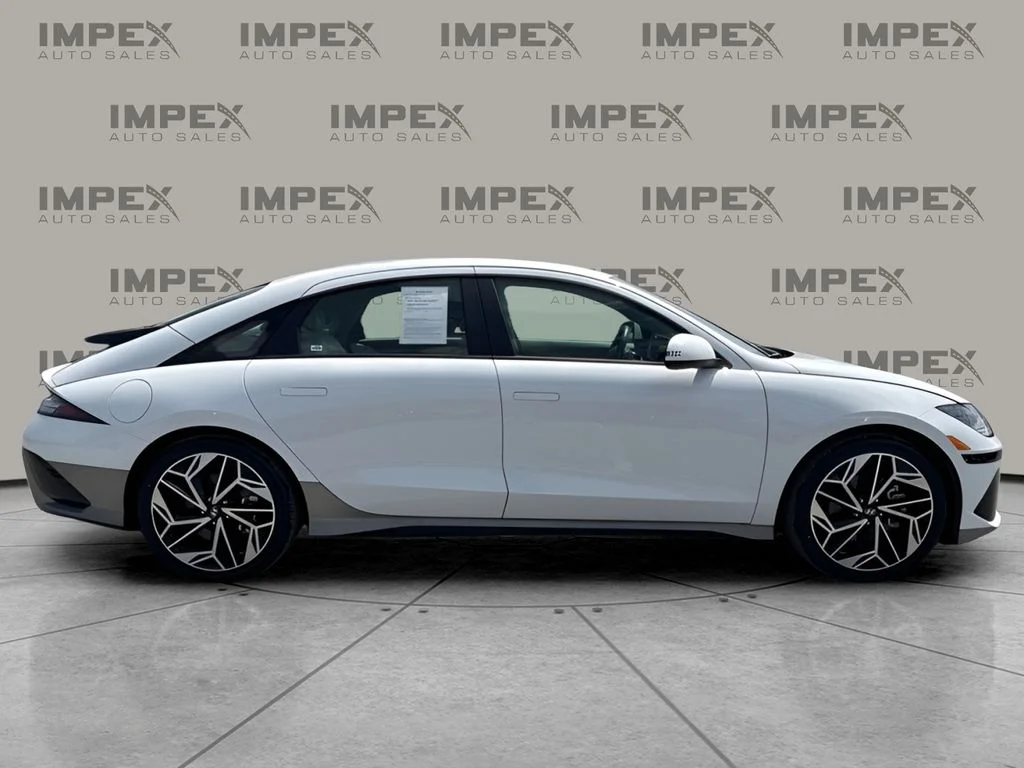 Used 2025 White Hyundai SEL image 6