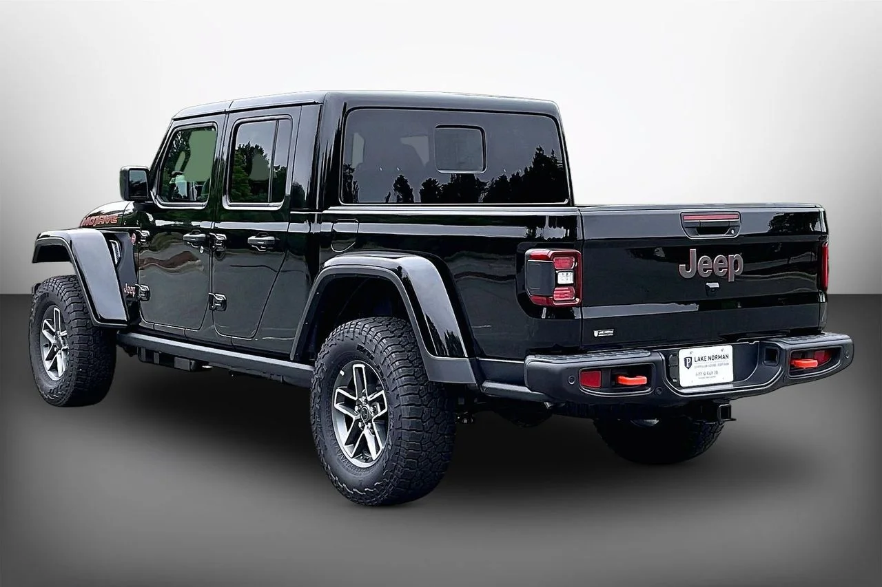 New 2026 Black Clear-Coat Exterior Paint Jeep Mojave X image 6