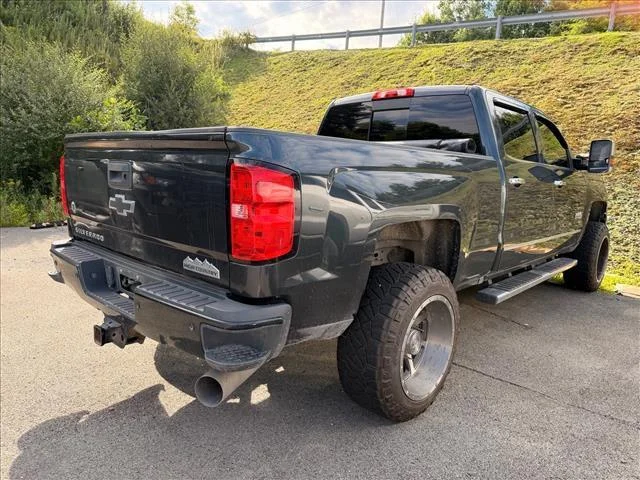 Used 2019 Graphite Metallic Chevrolet High Country image 11