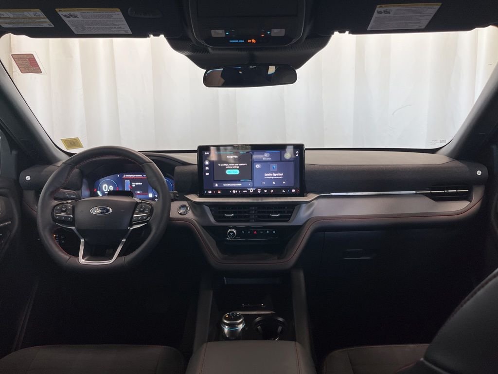 Used 2025 Agate Black Metallic Ford ST-Line image 9