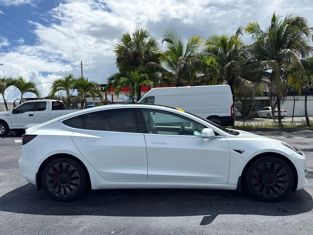 Used 2018 White Tesla  image 7