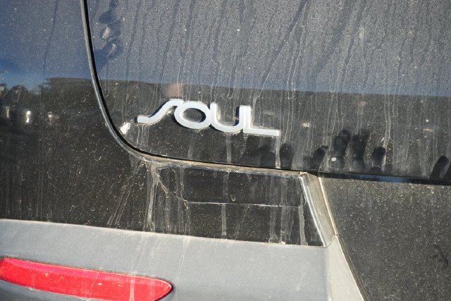 Used 2022 Black Kia S image 17