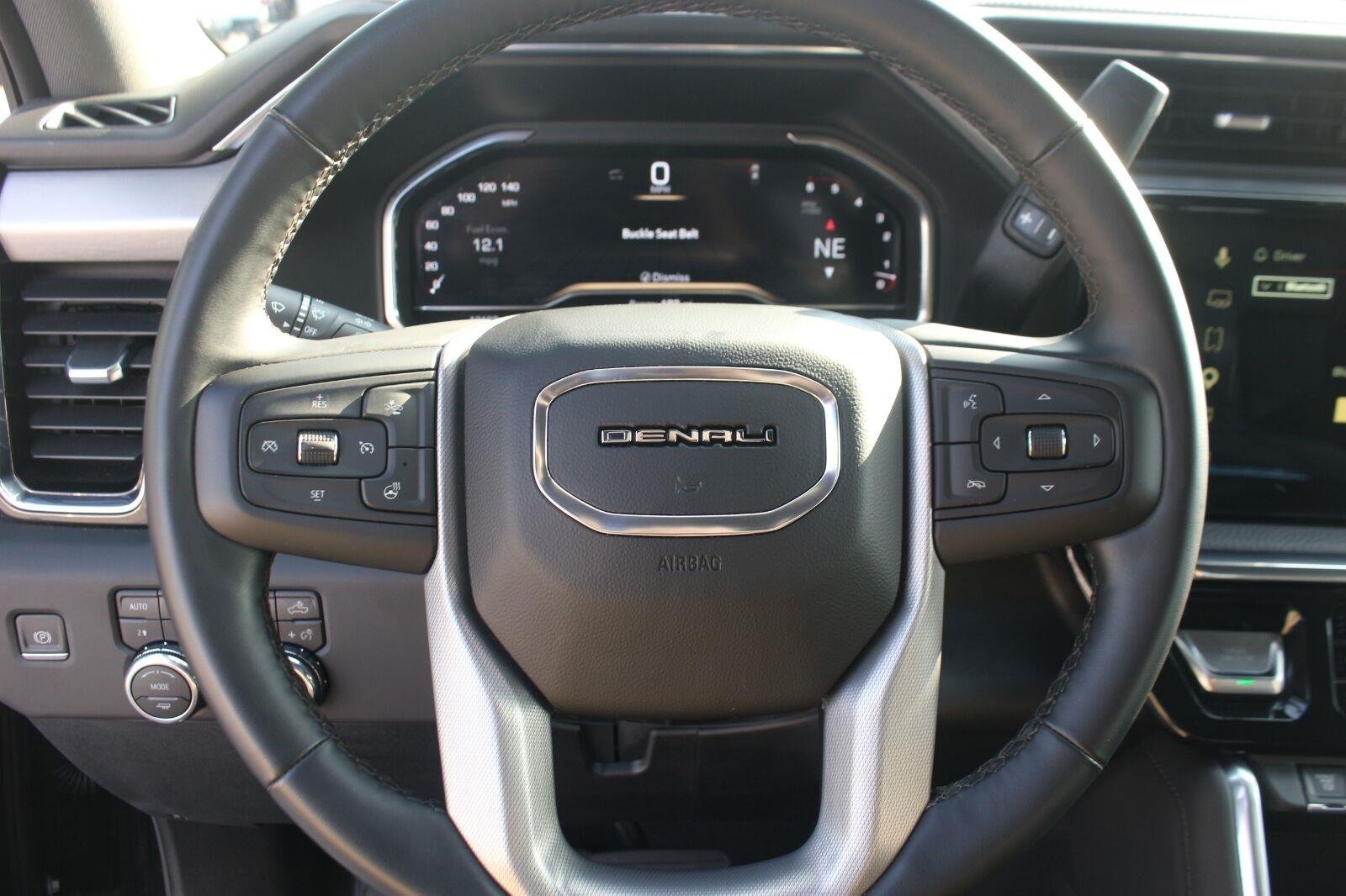 Used 2025 Onyx Black GMC Denali image 16